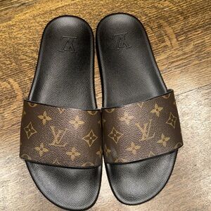 100% Men’s Authentic Louis Vuitton Slides
